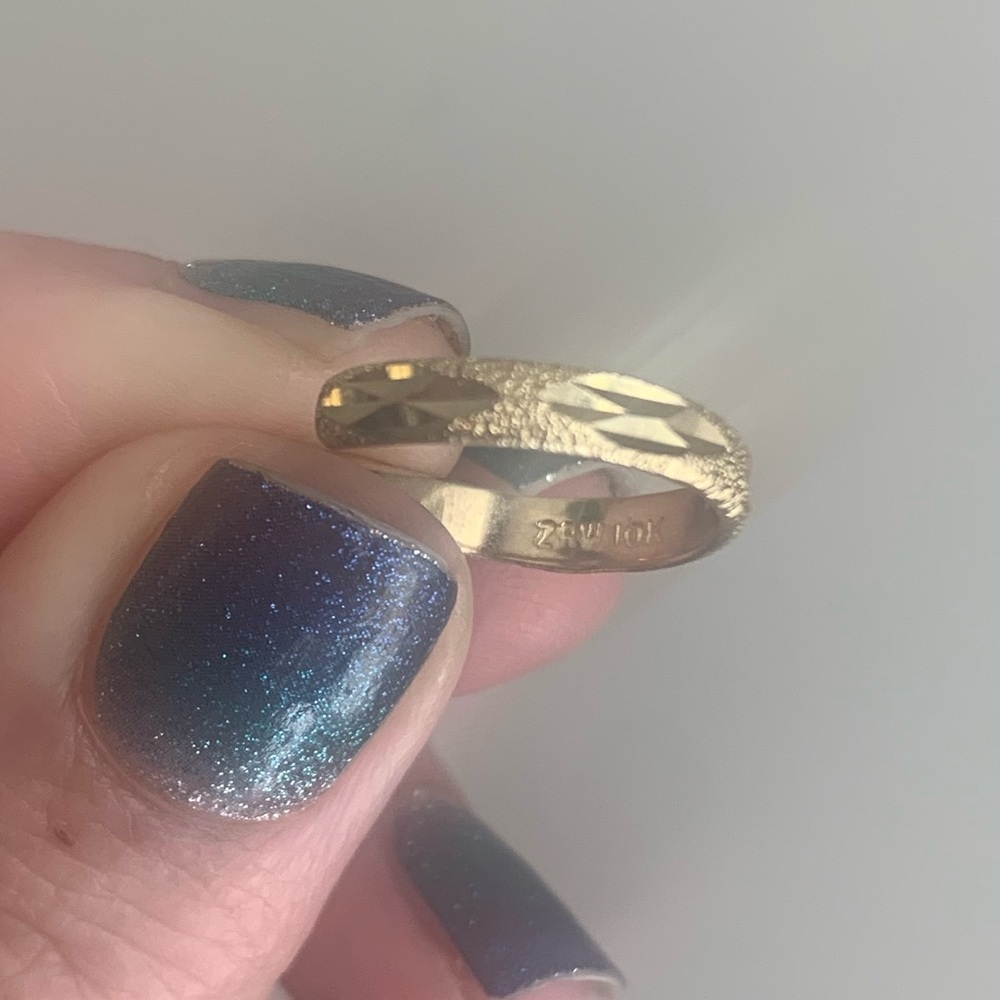 10K Gold Toe Ring Band | Textured Diamond Cut Design | Real Gold Minimalist - Picture 3 of 7